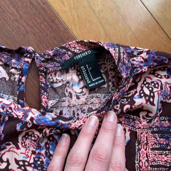 Forever 21 Floral Graphic Print T-shirt Blouse, size small - Picture 3 of 11